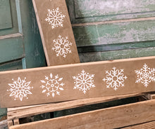 Load image into Gallery viewer, Snowflakes Wall Decor
